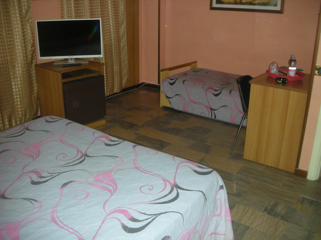 Hotel Total Pisogne Habitación foto